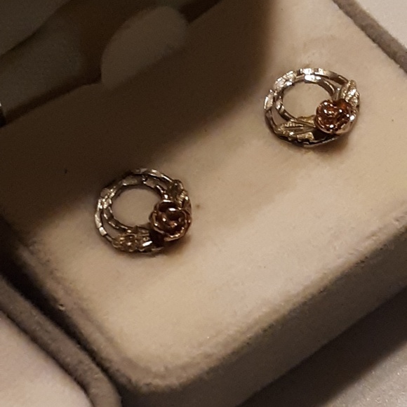 2/1 Bundle Black Hills Gold Earrings & Necklace - Picture 5 of 8